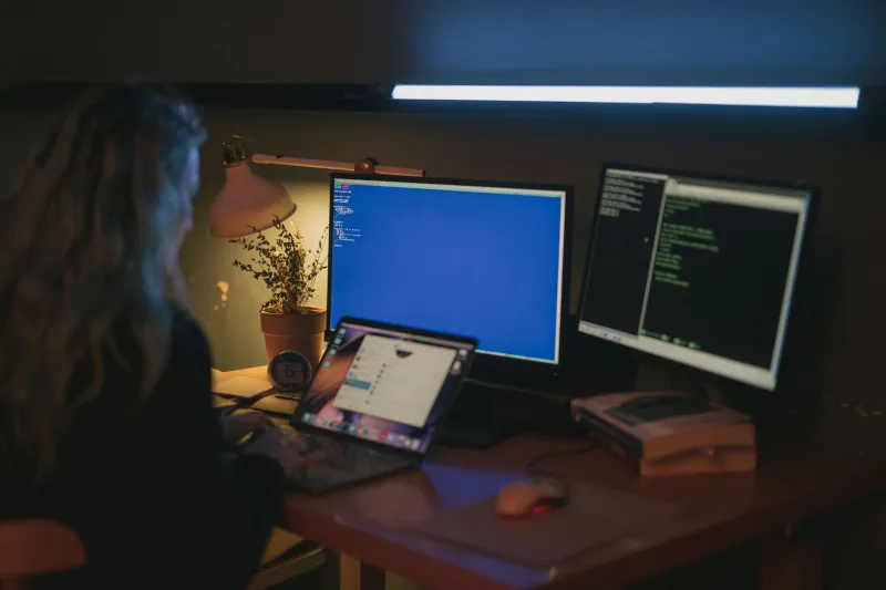 Desktop Linux Is Legitimate Software — So Why Does the Tech Press Keep Treating It Like a Science Fair Project?